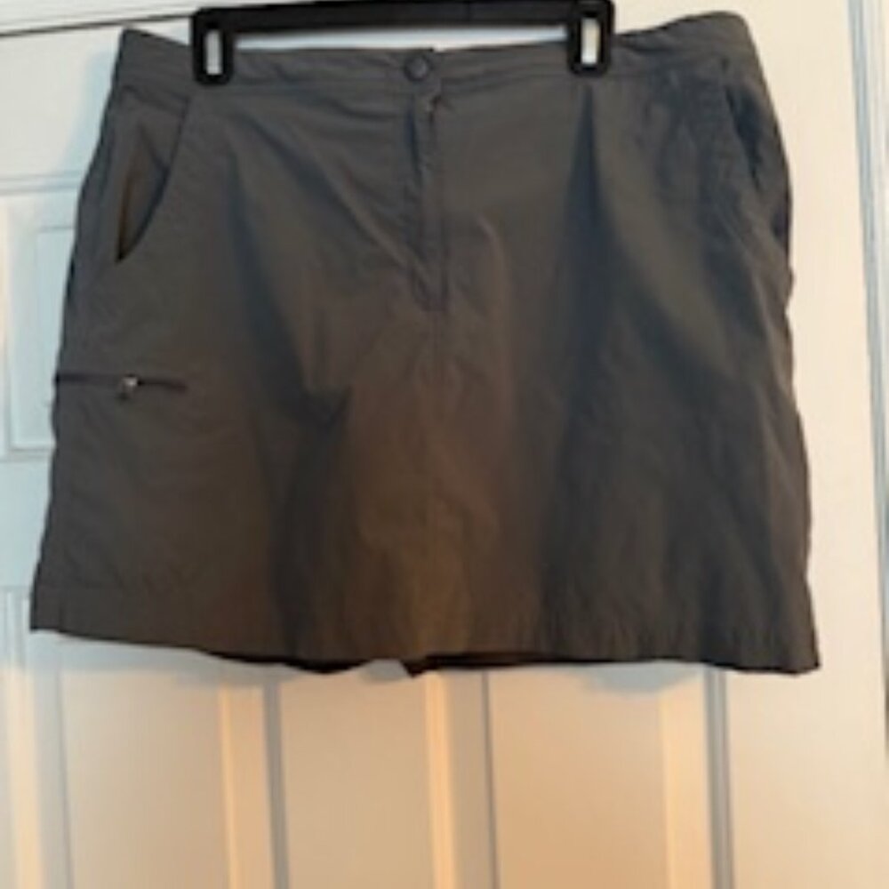 LL Bean Comfort Trail Skort size 16, dark grey